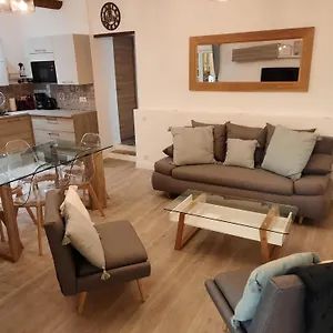 Beautiful Old Town Flat, Near The Beach Nice